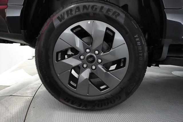 2024 Ford F-150 Lightning — photo 10 of 16