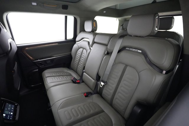 2024 Rivian R1S — photo 19 of 24