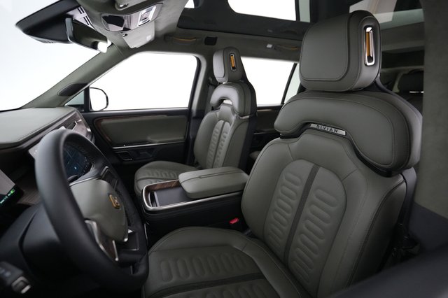 2024 Rivian R1S — photo 3 of 24