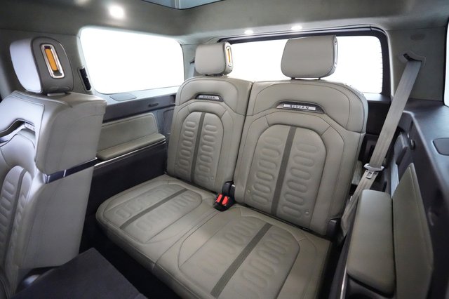 2024 Rivian R1S — photo 20 of 24
