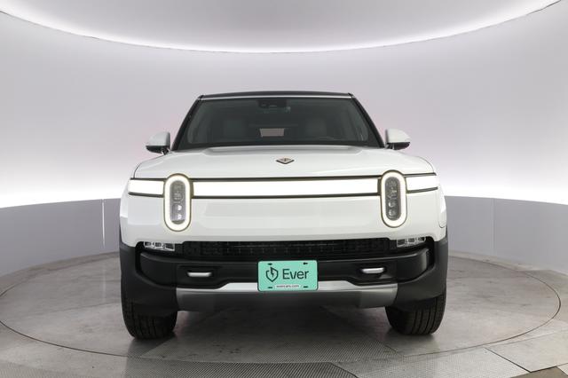 2024 Rivian R1S — photo 9 of 24