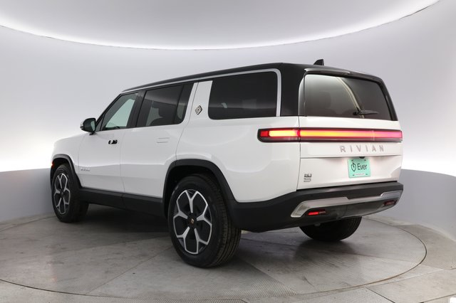 2024 Rivian R1S — photo 13 of 24