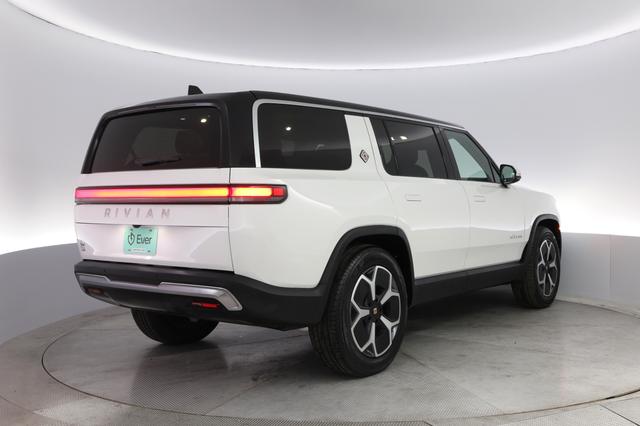 2024 Rivian R1S — photo 2 of 24
