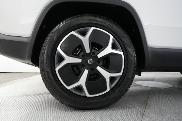 2024 Rivian R1S — photo 17 of 24