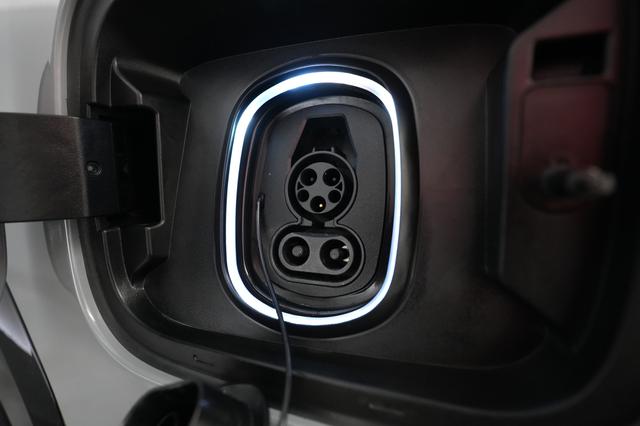 2024 GMC Sierra EV — photo 8 of 15