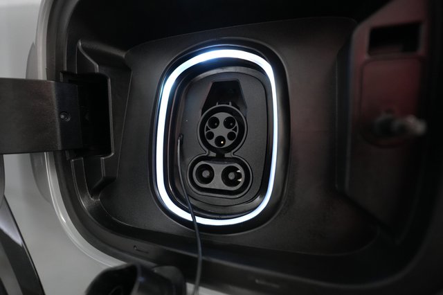 2024 GMC Sierra EV — photo 8 of 15