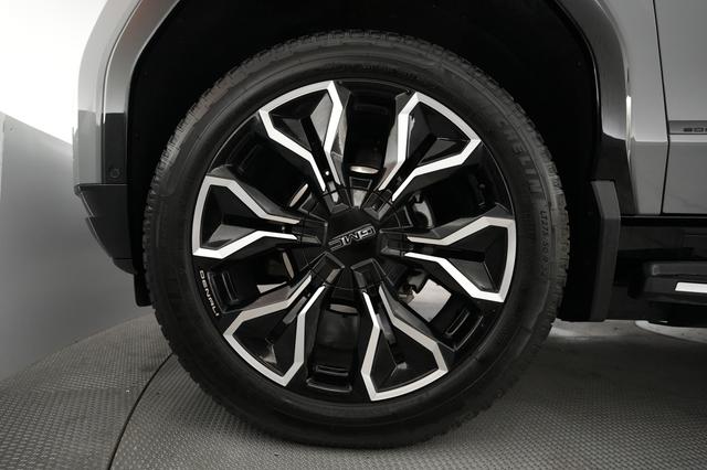 2024 GMC Sierra EV — photo 10 of 15