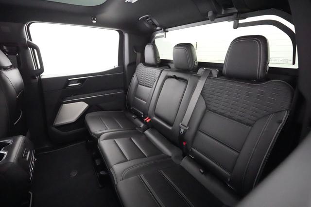 2024 GMC Sierra EV — photo 4 of 15