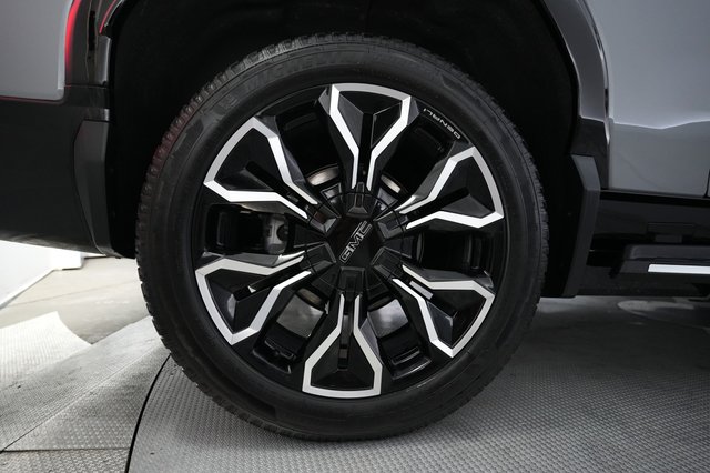 2024 GMC Sierra EV — photo 11 of 15