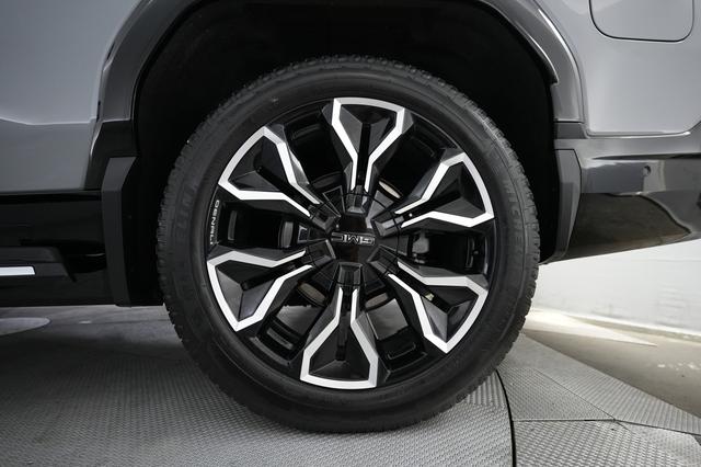 2024 GMC Sierra EV — photo 9 of 15