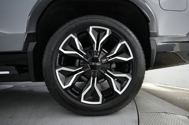 2024 GMC Sierra EV — photo 9 of 15