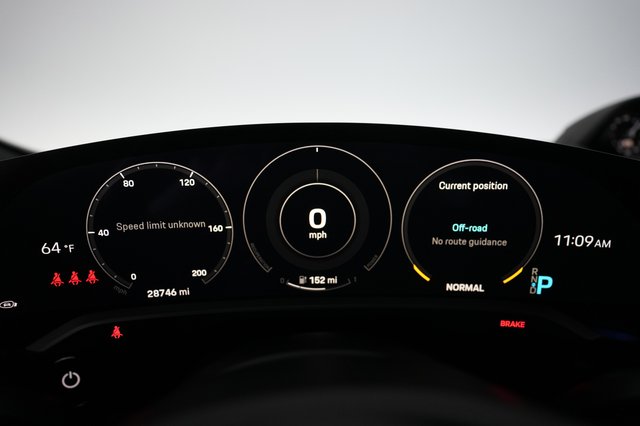 2020 Porsche Taycan — photo 5 of 23