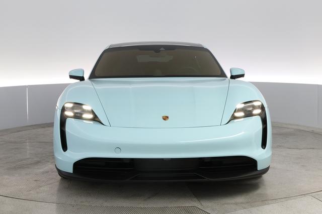 2020 Porsche Taycan — photo 9 of 23