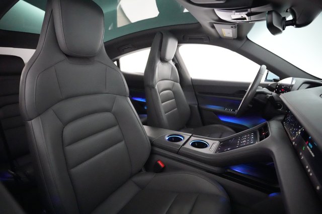 2020 Porsche Taycan — photo 18 of 23