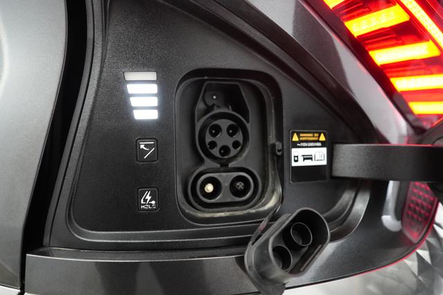 2022 Kia EV6 — photo 8 of 21
