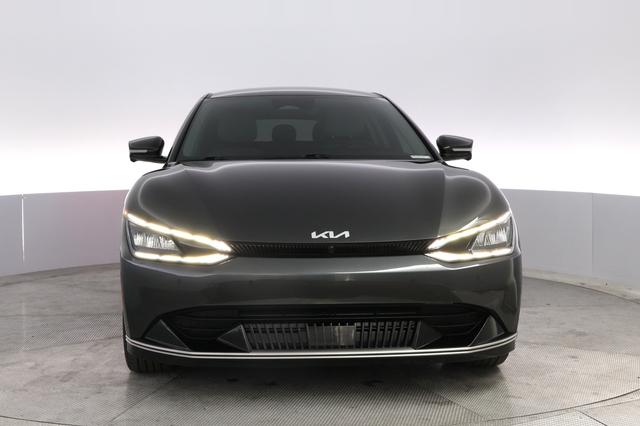 2022 Kia EV6 — photo 9 of 21