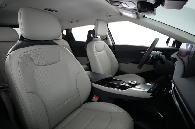 2022 Kia EV6 — photo 18 of 21