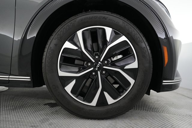 2022 Kia EV6 — photo 17 of 21