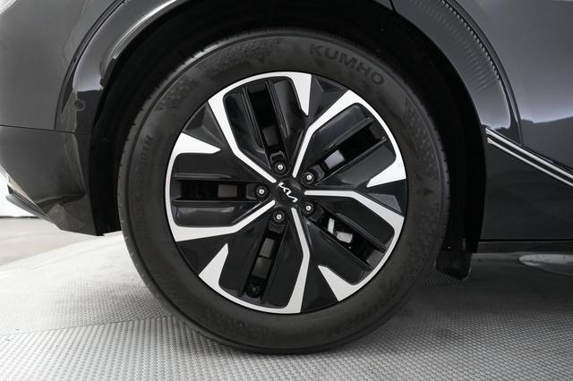 2022 Kia EV6 — photo 7 of 21