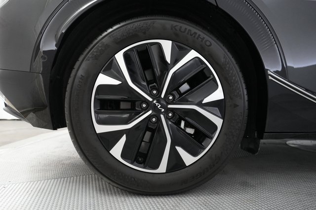 2022 Kia EV6 — photo 7 of 21