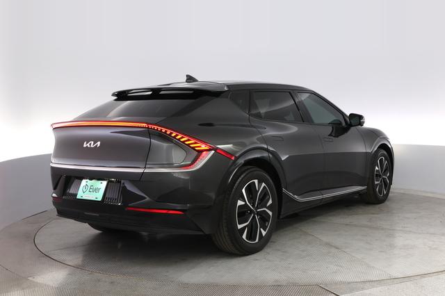 2022 Kia EV6 — photo 2 of 21