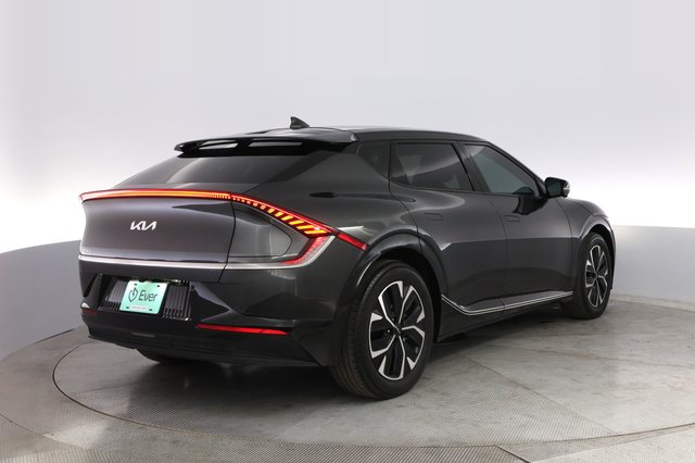2022 Kia EV6 — photo 2 of 21