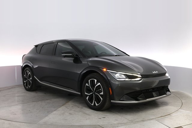 2022 Kia EV6 — photo 10 of 21