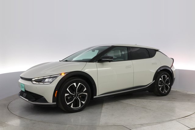 2022 Kia EV6 — photo 14 of 21