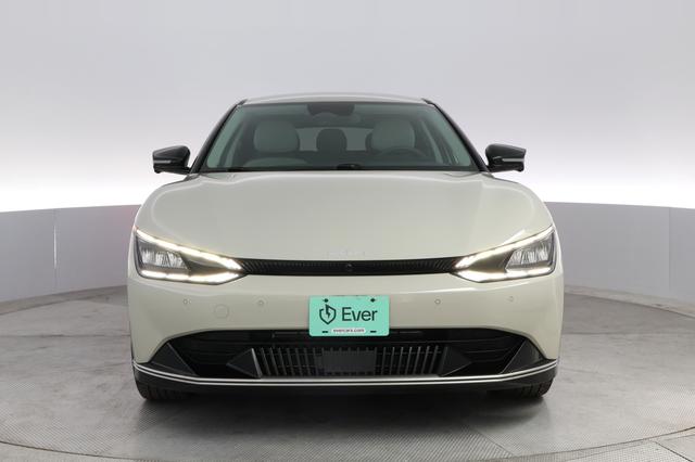 2022 Kia EV6 — photo 9 of 21