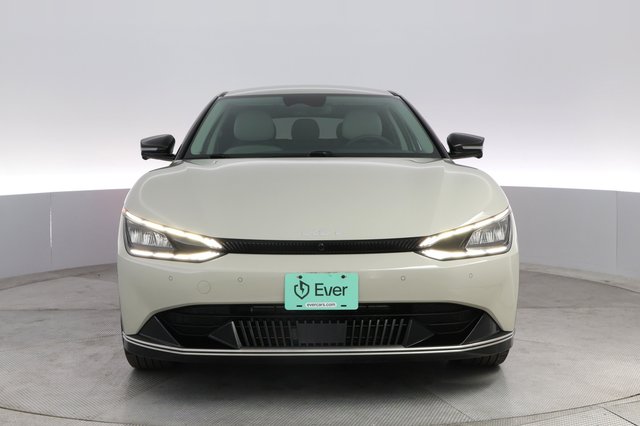 2022 Kia EV6 — photo 9 of 21