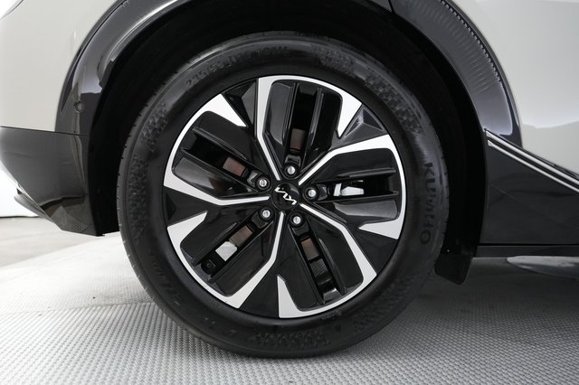 2022 Kia EV6 — photo 17 of 21