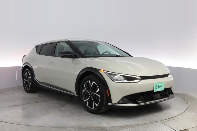 2022 Kia EV6 — photo 10 of 21