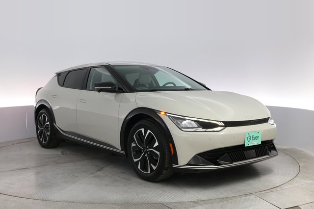 2022 Kia EV6 — photo 10 of 21