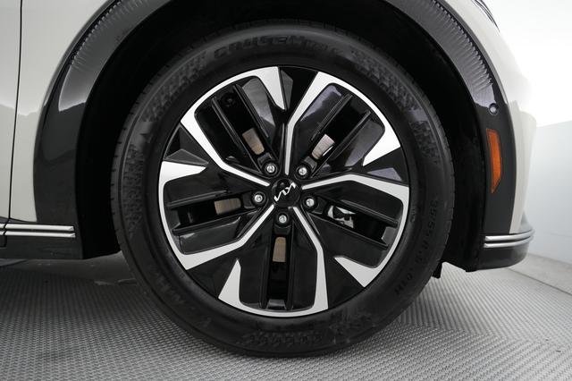 2022 Kia EV6 — photo 7 of 21