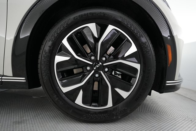 2022 Kia EV6 — photo 7 of 21