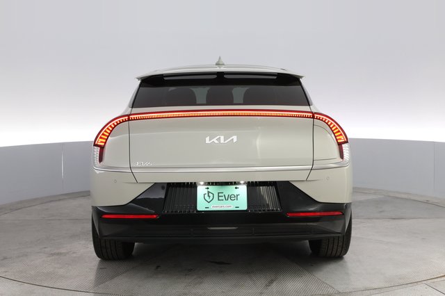 2022 Kia EV6 — photo 12 of 21