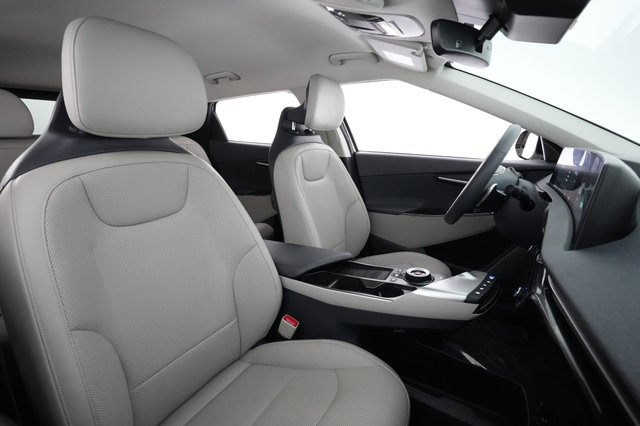 2022 Kia EV6 — photo 18 of 21