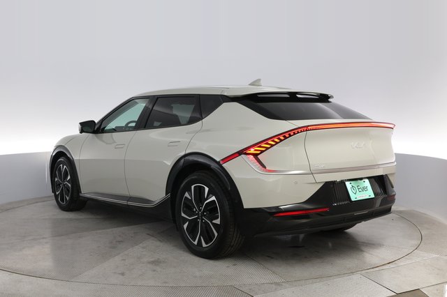 2022 Kia EV6 — photo 13 of 21