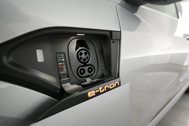 2022 Audi e-tron Sportback — photo 8 of 25
