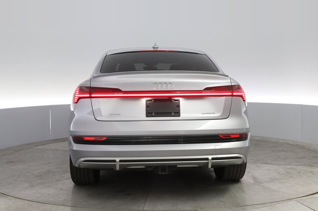 2022 Audi e-tron Sportback — photo 12 of 25