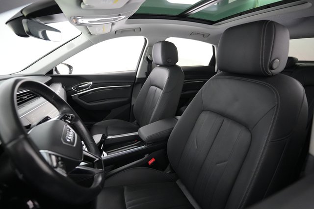 2022 Audi e-tron Sportback — photo 3 of 25
