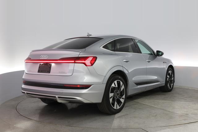 2022 Audi e-tron Sportback — photo 2 of 25