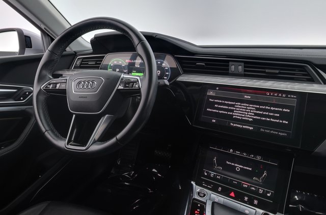 2022 Audi e-tron Sportback — photo 23 of 25