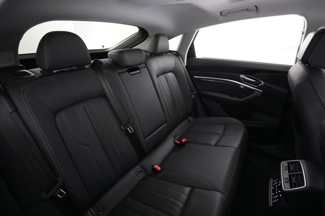 2022 Audi e-tron Sportback — photo 4 of 25