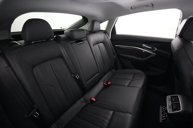 2022 Audi e-tron Sportback — photo 4 of 25