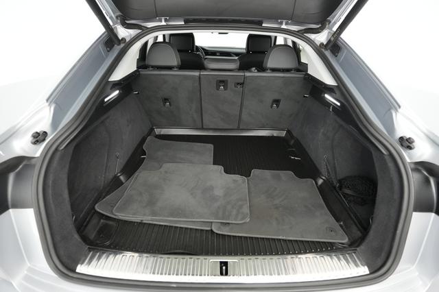 2022 Audi e-tron Sportback — photo 6 of 25