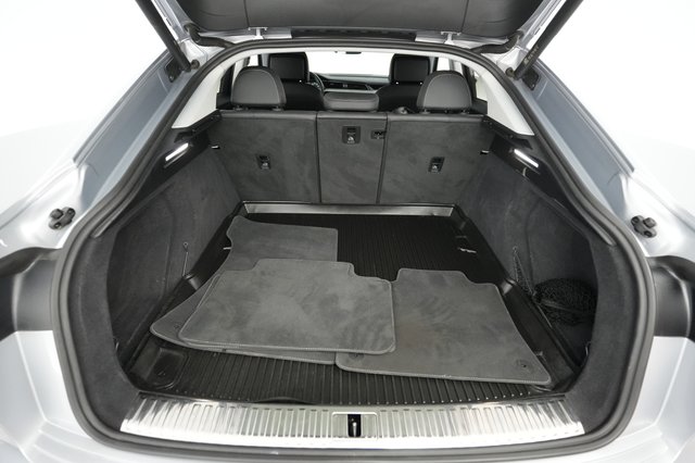2022 Audi e-tron Sportback — photo 6 of 25