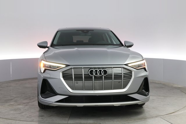 2022 Audi e-tron Sportback — photo 9 of 25