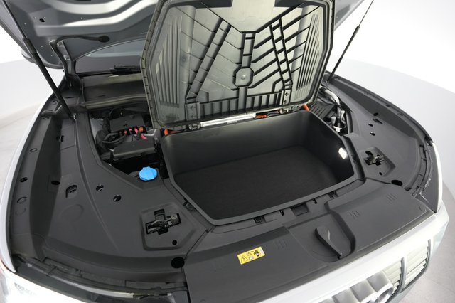 2022 Audi e-tron Sportback — photo 21 of 25