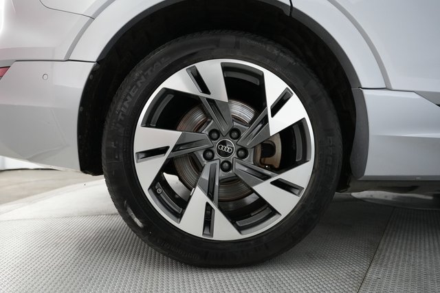 2022 Audi e-tron Sportback — photo 17 of 25